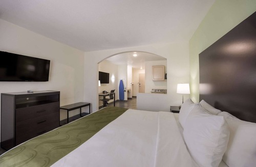Clayton Hotel | Quality Inn & Suites Clayton, NM