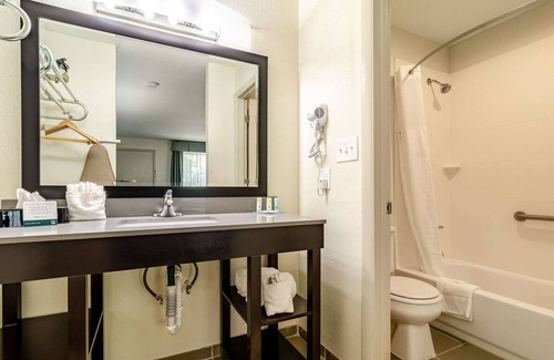 Creedmoor Hotel | Quality Inn & Suites Creedmor - Butner