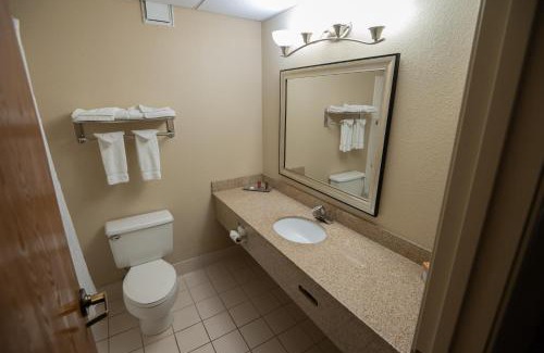 Mansfield Hotel | Quality Inn & Suites Downtown Mansfield