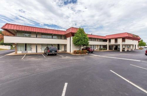 Easley Hotel | Quality Inn & Suites Easley - Greenville