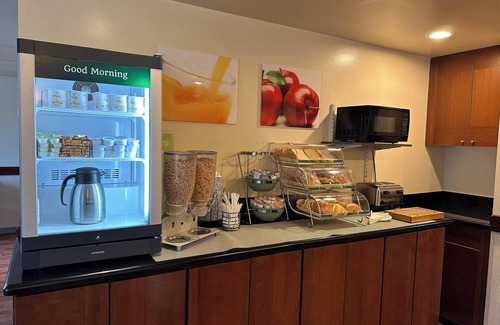 Silver Lake Hotel | Quality Inn & Suites Everett