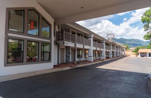Manitou Springs Hotel | Quality Inn & Suites Manitou Springs at Pikes Peak