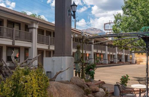 Manitou Springs Hotel | Quality Inn & Suites Manitou Springs at Pikes Peak
