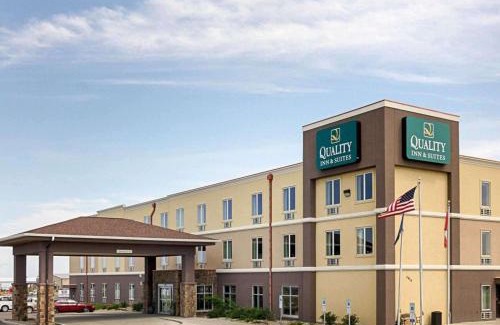 Minot Hotel | Quality Inn & Suites