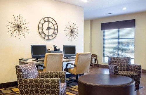Minot Hotel | Quality Inn & Suites