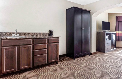 South Salisbury Hotel | Quality Inn & Suites