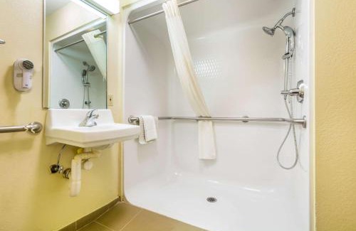 Sellersburg Hotel | Quality Inn & Suites