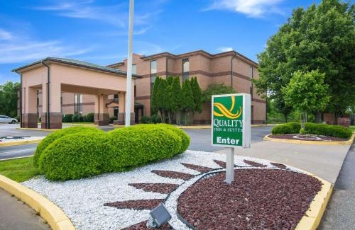 Sellersburg Hotel | Quality Inn & Suites
