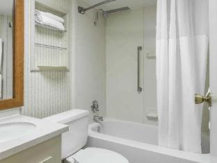 Perrysburg Hotel | Quality Inn