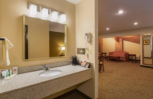 Waverly Hotel | Quality Inn Waverly