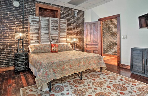 Ponchatoula Apartment | Quarters Above Courtyard-Near Strawberry Festival!
