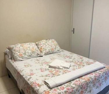 Pituba Apartment | Quarto e sala bem localizado