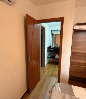Barro Vermelho Apartment | Quarto e Sala Wi-fi Climatizado Garagem