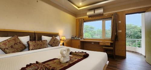 Sidhpur Hotel | Quartz Himalayan Brothers