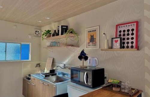 Miyakojima Apartment | Queen bed 50inch TV Convenience store 1 min walk Washing machine Netflix
