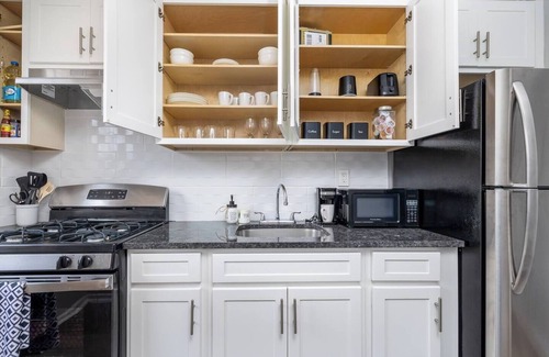 West Hartford Apartment | Queen Bed Apt in West Hartford