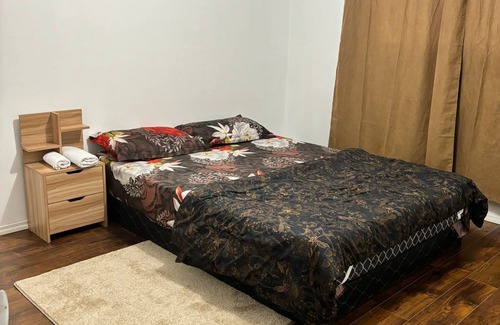 Fletchers Creek South House | Queen room near Sheridan College