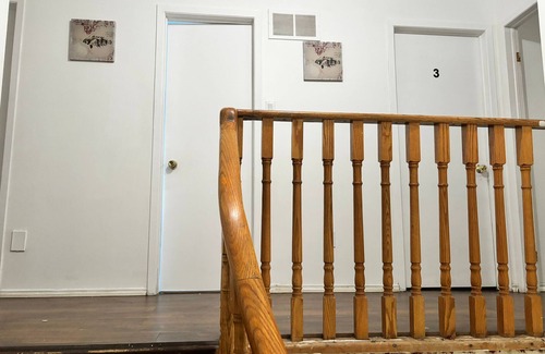 Fletchers Creek South House | Queen room near Sheridan College