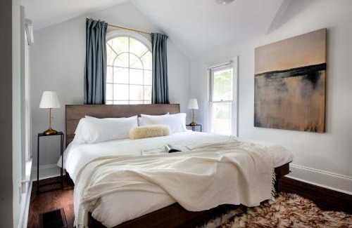 Virginia Highland House | Queen's Gambit
