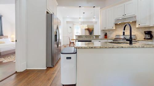 Virginia Highland House | Queen's Gambit