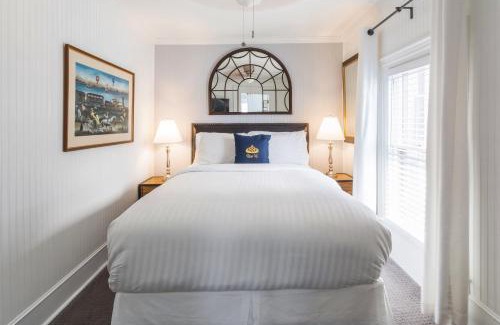 Provincetown Bed & Breakfast | Queen Vic Guest House