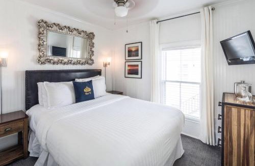 Provincetown Bed & Breakfast | Queen Vic Guest House