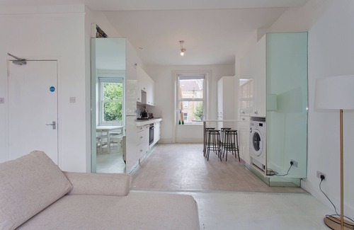 Queen's Park Apartment | Queens Park Maida Vale 3 Bedroom Modern Apartment