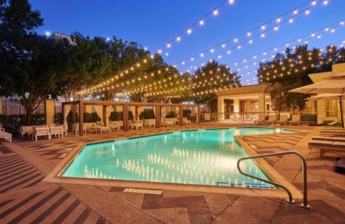 Dallas Design District House | Quick access to Dallas attractions and shows