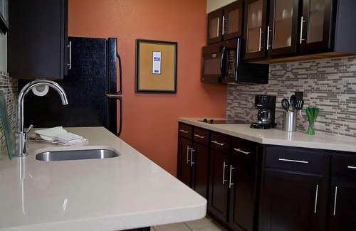 San Bruno Resort | Quick Drive from San Francisco Int’l Airport! Unit w/Full Kitchen & Free Bfast!
