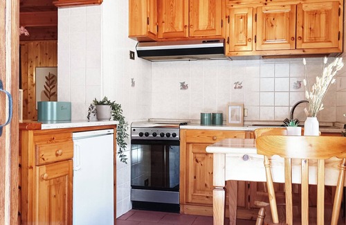 Pontboset Apartment | Quick Home - Viola - One Bedroom Apartment, Sleeps 2