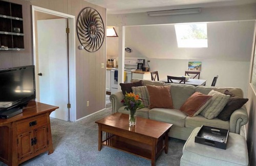 Kings Beach House | Quiet 1 Bdrm walk to beach & trails. Close to ski areas.