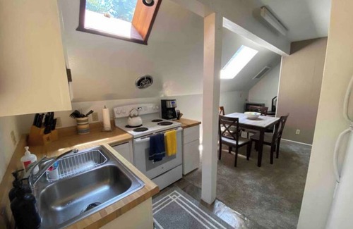 Kings Beach House | Quiet 1 Bdrm walk to beach & trails. Close to ski areas.