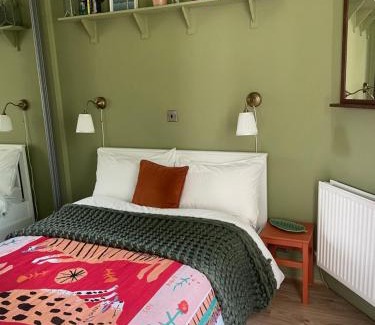 Seafield Apartment | Quiet 1 Bed with Garden Views Near Leith & City Centre