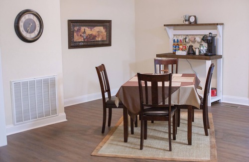Macon House | Quiet 2-bedroom home in the back streets of Macon