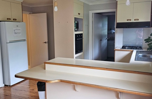 Orange House | Quiet-2-bedroom residential home with covered parkn