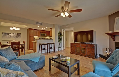 North Mountain Condo | 💯Quiet, 2 King beds, 3 Pools, WiFi, Gated,Tennis🎾Basketball🏀Ground Floor🌵