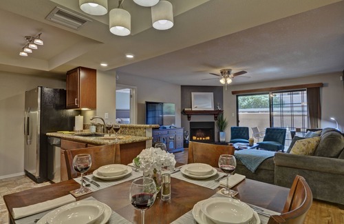 North Mountain Condo | 💯Quiet, 2 King beds, 3 Pools, WiFi, Gated,Tennis🎾Basketball🏀Ground Floor🌵