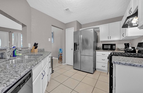 El Lago House | Quiet 4BR Near Nasa & Kemah, King Bed, Bbq, Patio