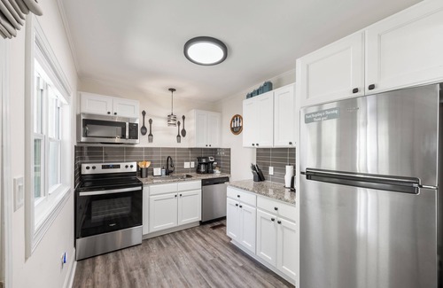 Durham House | Quiet and contemporary home in coveted Watts-Hillendale. Close to Duke/VA.