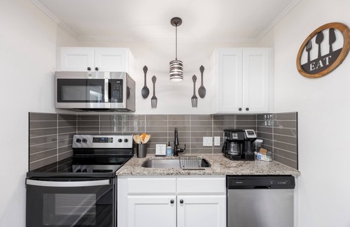 Durham House | Quiet and contemporary home in coveted Watts-Hillendale. Close to Duke/VA.
