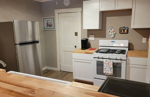 Rochester Apartment | Quiet and cozy 2 bedroom upper apartment