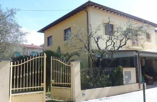 Marina di Pietrasanta House | Quiet and surrounded by bright green two steps from the sea