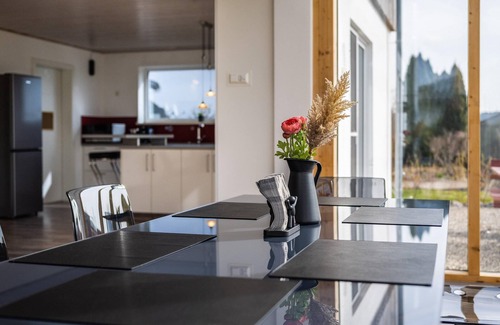 Ingoldingen Apartment | Quiet and modern vacation apartment with mountain views