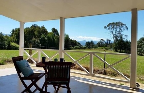 Tasman Cottage | Quiet and peaceful country living near to the sea