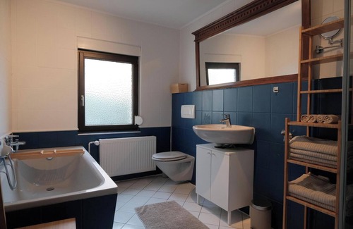 Rheinhausen Apartment | Quiet apartment for commuters & nature lovers - parking lot