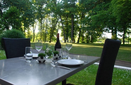 Hohen Niendorf Condo | Quiet apartment in the castle with park on the Baltic Sea between Kühlungsborn and Rerik
