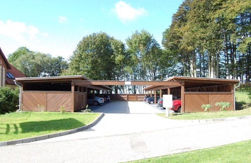 Hohen Niendorf Condo | Quiet apartment in the castle with park on the Baltic Sea between Kühlungsborn and Rerik