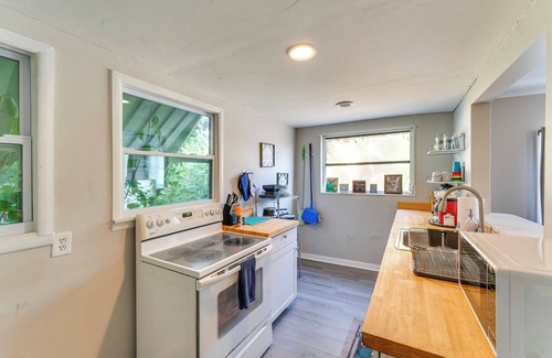Smith's Memento Apartment | Quiet Apt: Walk to Daytona Beach + Water Park!