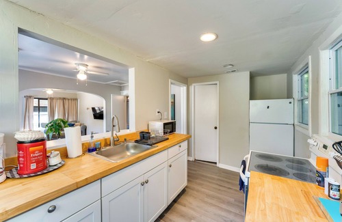 Smith's Memento Apartment | Quiet Apt: Walk to Daytona Beach + Water Park!