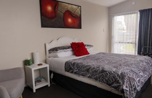 Palmerston North House | Quiet Boutique Generous Breakfast